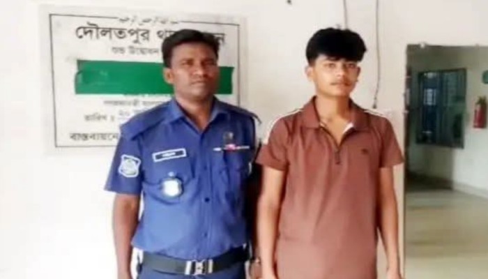 দৌলতপুরে এক প্রতিবন্ধী কিশোরীকে ধর্ষণের অভিযোগে যুবক গ্রেফতার