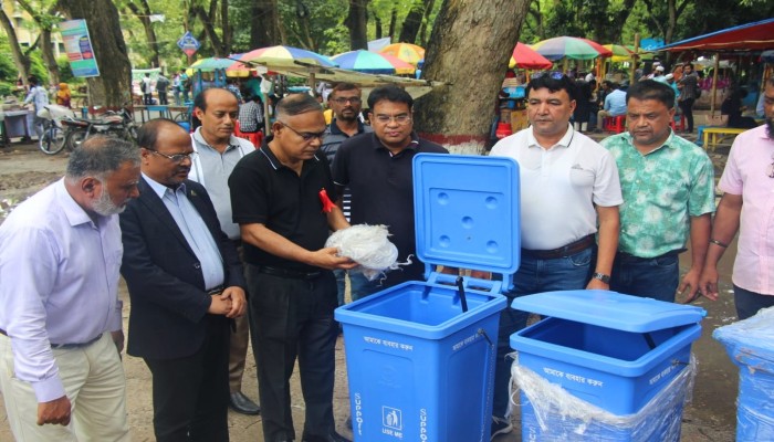 পরিষ্কার, পরিচ্ছন্নতা নিশ্চিত করতে ইবিতে ডাস্টবিন স্থাপন