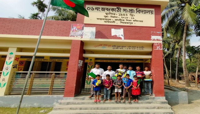৭ শিক্ষার্থীর বিপরীতে ৪ শিক্ষক, প্রধান শিক্ষক নেই-কাউখালীর জব্দকাটি সরকারি প্রাথমিক বিদ্যালয়ে শিক্ষার্থী সংকট চরমে