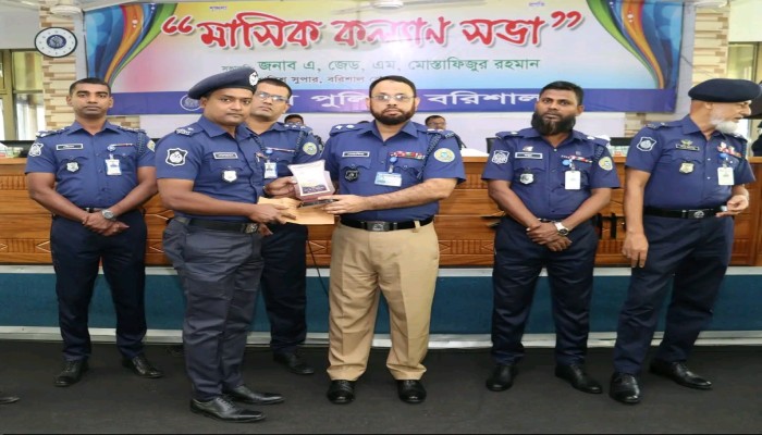 বরিশালে শ্রেষ্ঠ ওসি নির্বাচিত হয়েছেন হিজলার মো. সোলায়মান