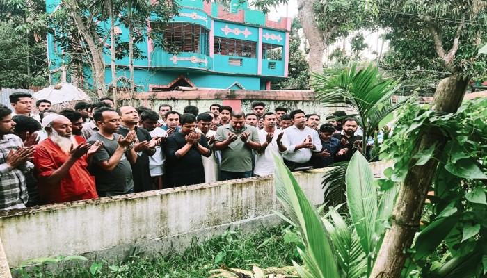 জুলাই শহীদ জুবাইদের পরিবারের পাশে ছাত্রদল, পৌঁছে দিল তারেক রহমানের উপহার