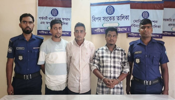 চট্টগ্রামে চোরাই সিএনজি সিন্ডিকেটের ৩ সদস্য গ্রেপ্তার, ৪ সিএনজি উদ্ধার