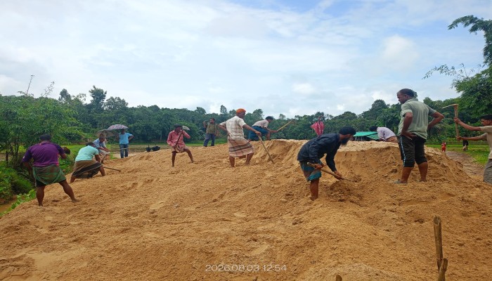 সংরক্ষিত বনাঞ্চলে অবৈধ বালুর বিরুদ্ধে বন বিভাগের অভিযান
