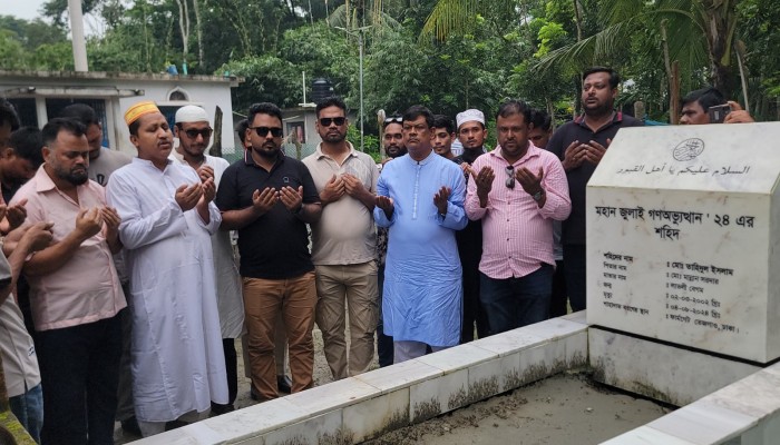 বানারীপাড়ায় জুলাই শহিদের কবর জিয়ারত গণঅভ্যুত্থানের সফলতাকে কুক্ষীগত করার অপচেষ্টাকারীরা দেশ ও গণতন্ত্রের শত্রু : রহমাতুল্লাহ