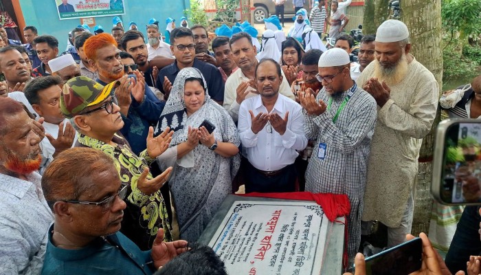 তানোরে কলেজ ও মাদ্রাসা নির্মানের ভিত্তি প্রস্তর স্থাপন করলেন নারী এমপি মাহমুদা হাবিবা