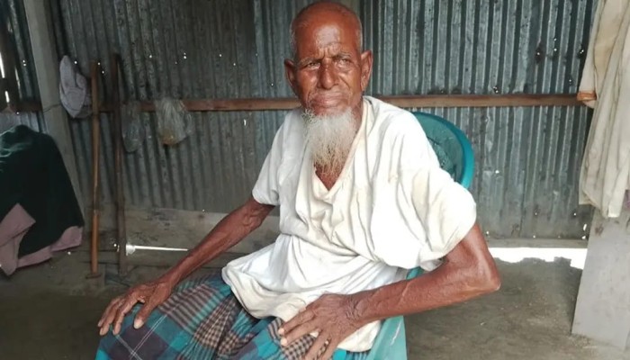 সন্তানদের অবহেলায় এক কর্মক্ষম বৃদ্ধ পিতার আক্ষেপ, ‘আল্লাহ কেন মোক নেয় না’