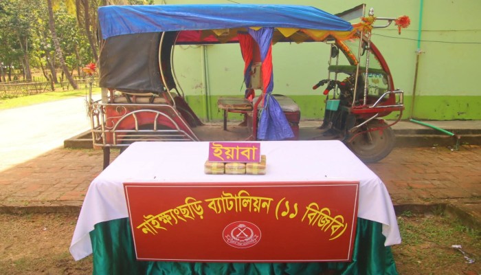 নাইক্ষ্যংছড়িতে ইজিবাইকসহ ৩০ হাজার ইয়াবা উদ্ধার করলো বিজিবি