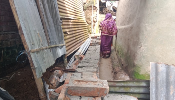 প্রতিবেশির প্রতিহিংসায় এক বৃদ্ধা দম্পতির অসহায় জীবন যাপন,প্রশাসন হস্তক্ষেপ কামনা।