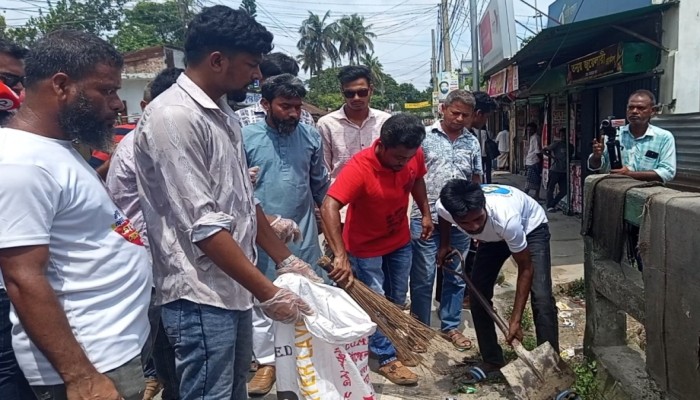 জামালপুরে শহরকে পরিচ্ছন্ন ও পরিবেশবান্ধব নগরী গড়তে পরিচ্ছন্নতা কর্মসূচি