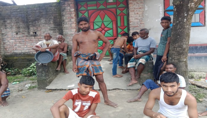 বদরগঞ্জে বসতভিটা জমি নিয়ে দু'পক্ষের সংঘর্ষে তিনজন আহত