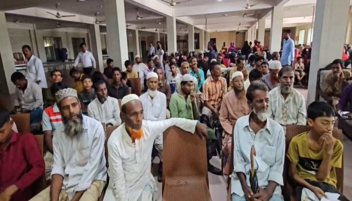 বাঁশখালীতে বন্যায় ক্ষতিগ্রস্ত ৫০০ পরিবারের পাশে আল-আরাফাহ ইসলামী ব্যাংক