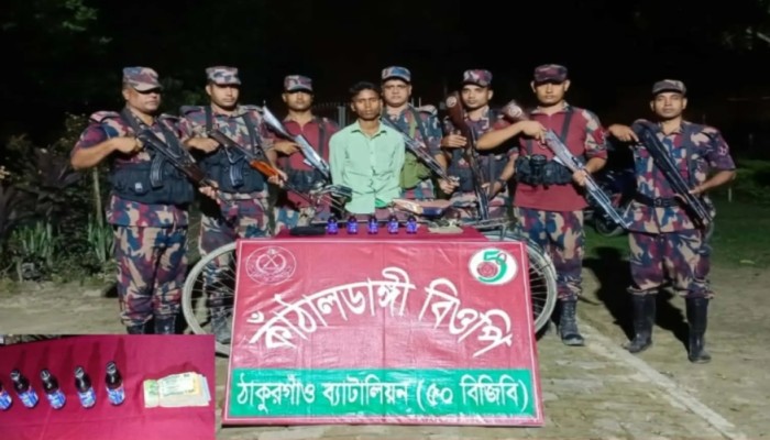 হরিপুর সীমান্তে ফেন্সিডিলসহ আটক-১