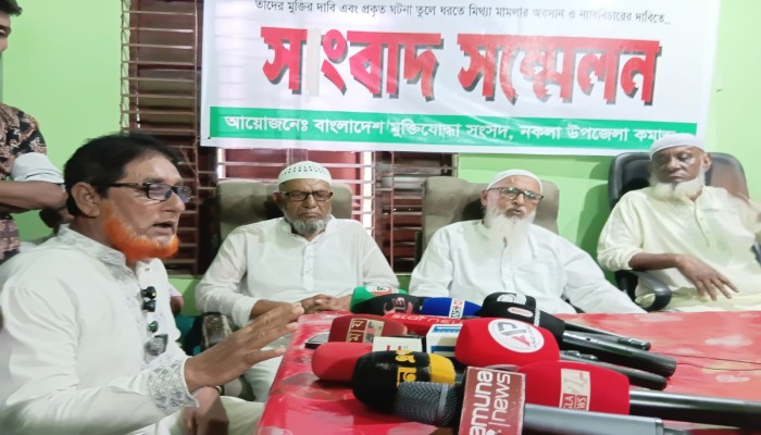 ন'কলায় একাত্তরের মা'নবতাবি'রোধী মিথ্যা মামলায় ৩ বিএনপি নেতার সাজা বা'তিল ও মু'ক্তির দা'বিতে সংবাদ সম্মেলন