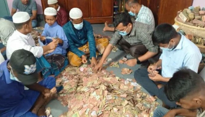 কেল্লা শাহ'র মাজারের দানবাক্সে কোটি টাকা,মিলেছে স্বর্ণ-রুপা ও বিদেশি মুদ্রা