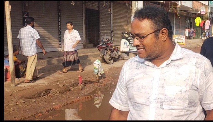 উজিরপুরে ভাঙ্গা সড়কে মানববন্ধন করায় শিক্ষার্থী ও জনগনকে শাসালেন প্রকৌশলী
