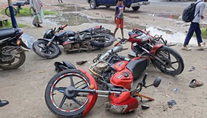 বড়াইগ্রামে সংঘর্ষে ১০ বিএনপি নেতাকর্মী আহত