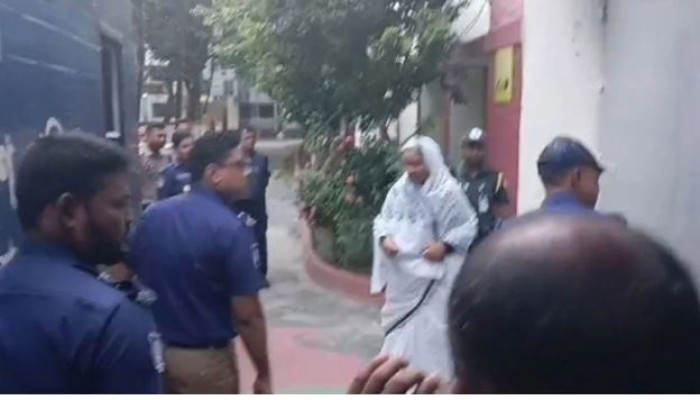 প্যারোলে মুক্তি পেয়ে মুন্সীগঞ্জ কারাগার থেকে ঢাকায় দীপু মনি