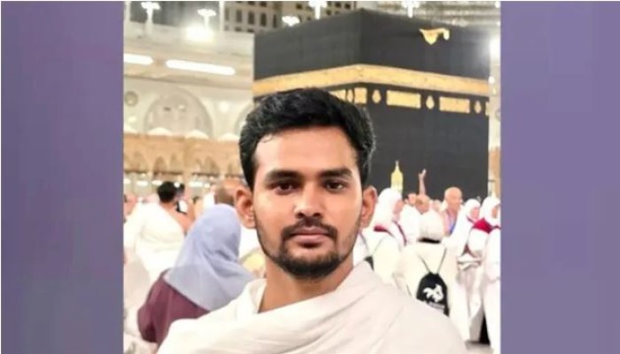 পবিত্র ওমরাহ পালন করলেন আসিফ মাহমুদ