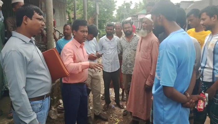 কুড়িগ্রামে ডিলারের সার গু'দাম লু'ট, ঘটনাস্থল পরিদর্শনে ত'দন্ত কমিটি