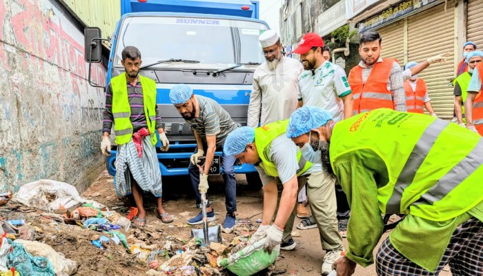 রাজধানীর ৫৪ ওয়ার্ডে পরিস্কার-পরিছন্ন অ'ভিযান শুরু করেছে জামায়াত