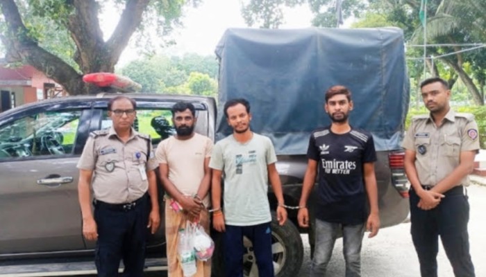 উলিপুরে মা'দকদ্রব্য সেবনরত অবস্থায় আ'টক ৩