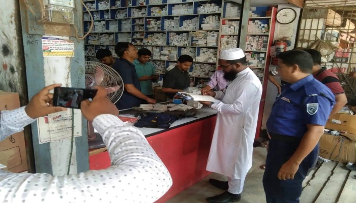 থ্বরাণীশংকৈলে মেয়াদোত্তীর্ণ ওষুধ রাখায় দুই প্রতিষ্ঠানকে ২৫ হাজার টাকা জ'রিমানা