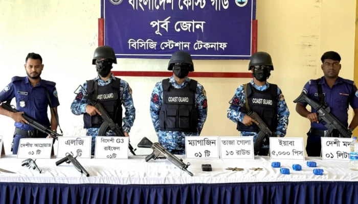 টেকনাফের পাহাড় থেকে বিদেশি রা'ই'ফে'ল'সহ অ'স্ত্র-গুলি উ'দ্ধা'র