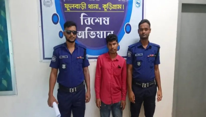 মা'দকাসক্ত ছেলেকে পুলিশের হাতে তুলে দিলেন বাবা-মা