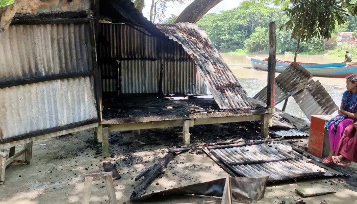 বেঁদে পল্লীতে দুইগ্রুপের হা'মলা-পা'ল্টা হা'মলা
