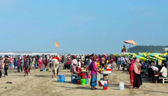 টানা ছুটিতে কক্সবাজারে পর্যটকদের ঢ'ল