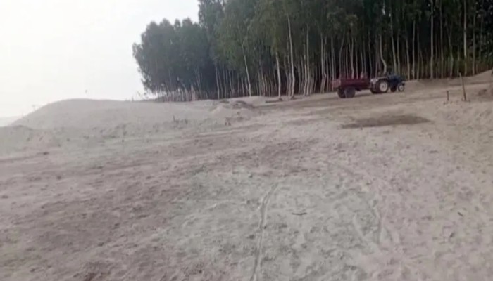 ভ্রাম্যমাণ আদালতের সিলগালা করা ৯ লাখ ঘনফুট বালু রাতের আঁধারে উধাও