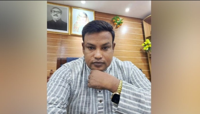 কুড়িগ্রামে পুলিশ দেখে আঃ লীগ নেতার ছা'দ থেকে লা'ফ, অতঃপর আ'হত নেতাকে গ্রে'ফতার