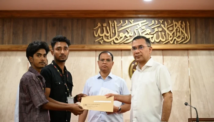 জুলাই অভ্যুত্থানে শহীদ পরিবারের ৭৪ জনকে চাকরির নিয়োগপত্র দিলেন প্রধানমন্ত্রী