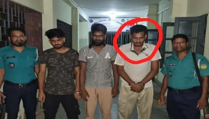 রাজশাহী নগরীতে কথিত সাংবাদিক ই'য়াবা-সহ গ্রে'ফতার