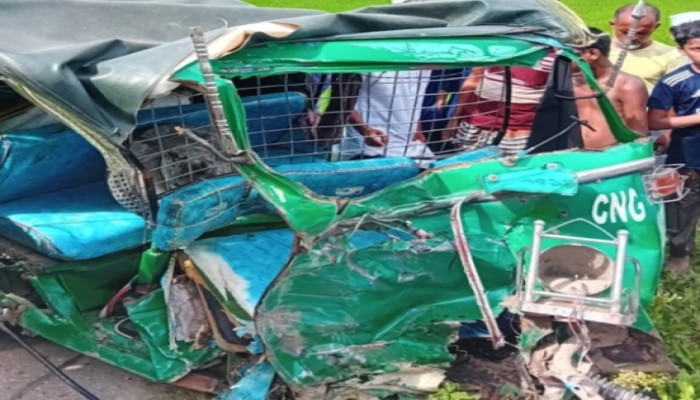 কটিয়াদীতে স'ড়ক দু'র্ঘটনায় ৩ জনের মৃ'ত্যু, আ'হত ৫