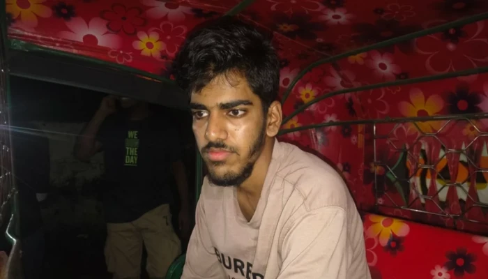 নারী শিক্ষার্থীদের নিয়ে অ'শা'লী'ন মন্তব্যের অ'ভি'যো'গে শিবিরকর্মীকে পুলিশে সো'প'র্দ