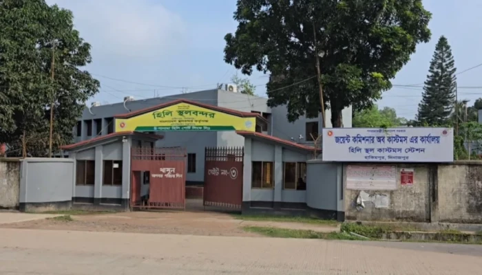 হিলি বন্দরে টানা তৃতীয় দিন আমদানি-রপ্তানি বন্ধ, বুধবার বৈঠক