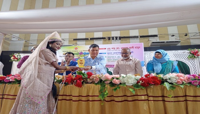 জামালপুর সদরে বৃত্তিপ্রাপ্ত ৩৭০ শিক্ষার্থীকে সংবর্ধনা দেওয়া হয়েছে।