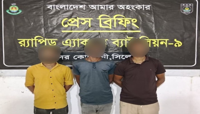 র‌্যাব-৯ এর অ'ভিযানে সিলেটের দক্ষিণ সুরমা থেকে অ'নলাইন জু'য়া চ'ক্রের ০৪ জন সদস্য গ্রে'ফতার
