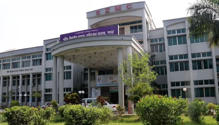 বগুড়ায় ইন্টার্ন চিকিৎসকদের কর্মবিরতি, বন্ধ বহির্বিভাগ