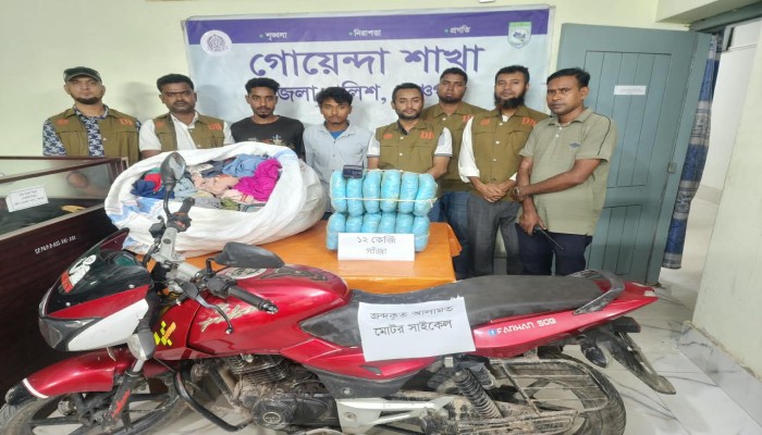 পঞ্চগড় জেলা ডিবি পুলিশের বিশেষে অ'ভিযানে ১২ কেজি গাঁ'জাসহ মা'দক ব্যবসায়ী আ'টক ২