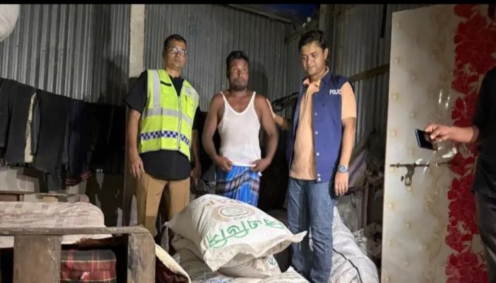 কুড়িগ্রামে গোয়ালঘর ও ধানের গোলায় মিললো ২ হাজার কেজি সার