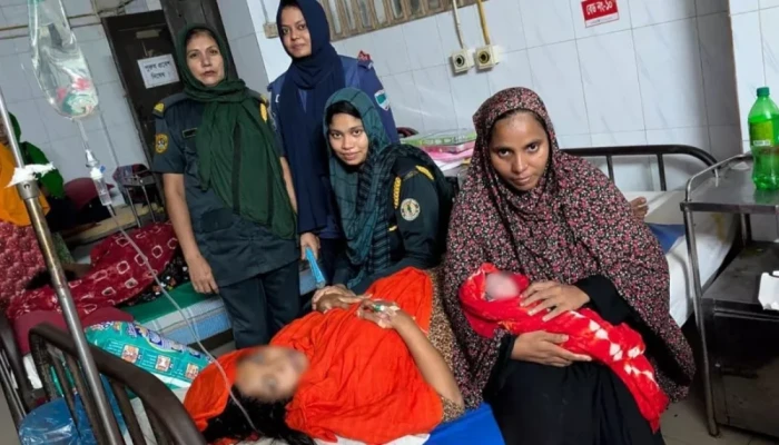 অ্যাম্বুলেন্সেই পুত্রসন্তানের জন্ম দিলেন নারী হা'জ'তি