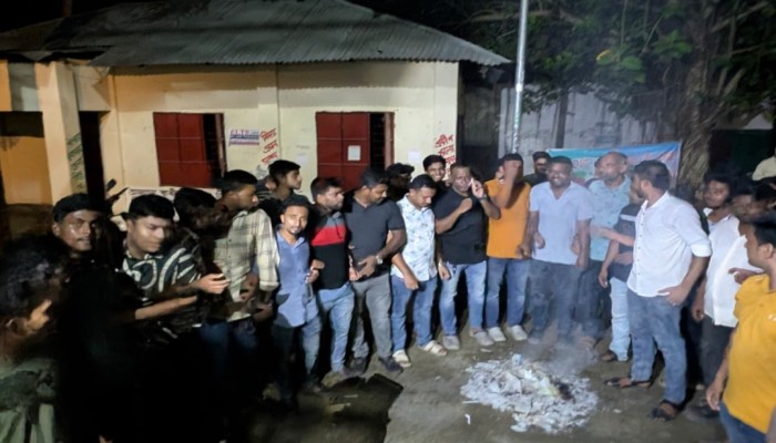 কাউখালীতে প্রসপেক্টাসে শেখ হাসিনা ও মুজিবের প্রশংসার জে'রে অধ্যক্ষসহ শিক্ষক অ'বরুদ্ধ, পুলিশের জি'ম্মায় হ'স্তান্তর